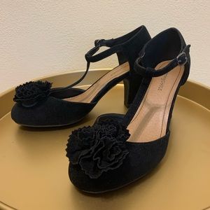 Retro style black t-straps